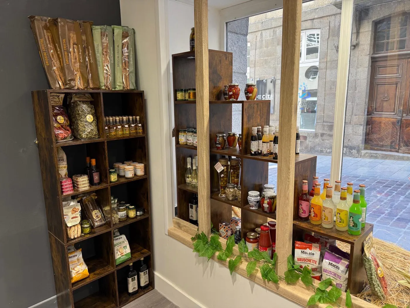 Le comptoir et les vitrines